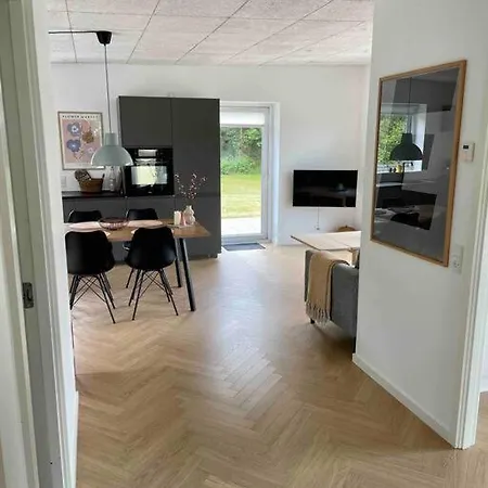 Dejligt Sommerhus Med Udsigt Til So Ferienhaus *